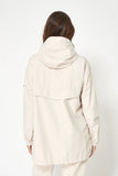 BATELA. CHAQUETA LIGERA 100% IMPERMEABLE. C-3158 ( COLOR IVORY)