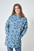 BATELA. CHUBASQUERO ESTAMPADO CAMO TURQUESA ( C3202)