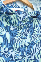 BATELA. CHUBASQUERO ESTAMPADO CAMO TURQUESA ( C3202)